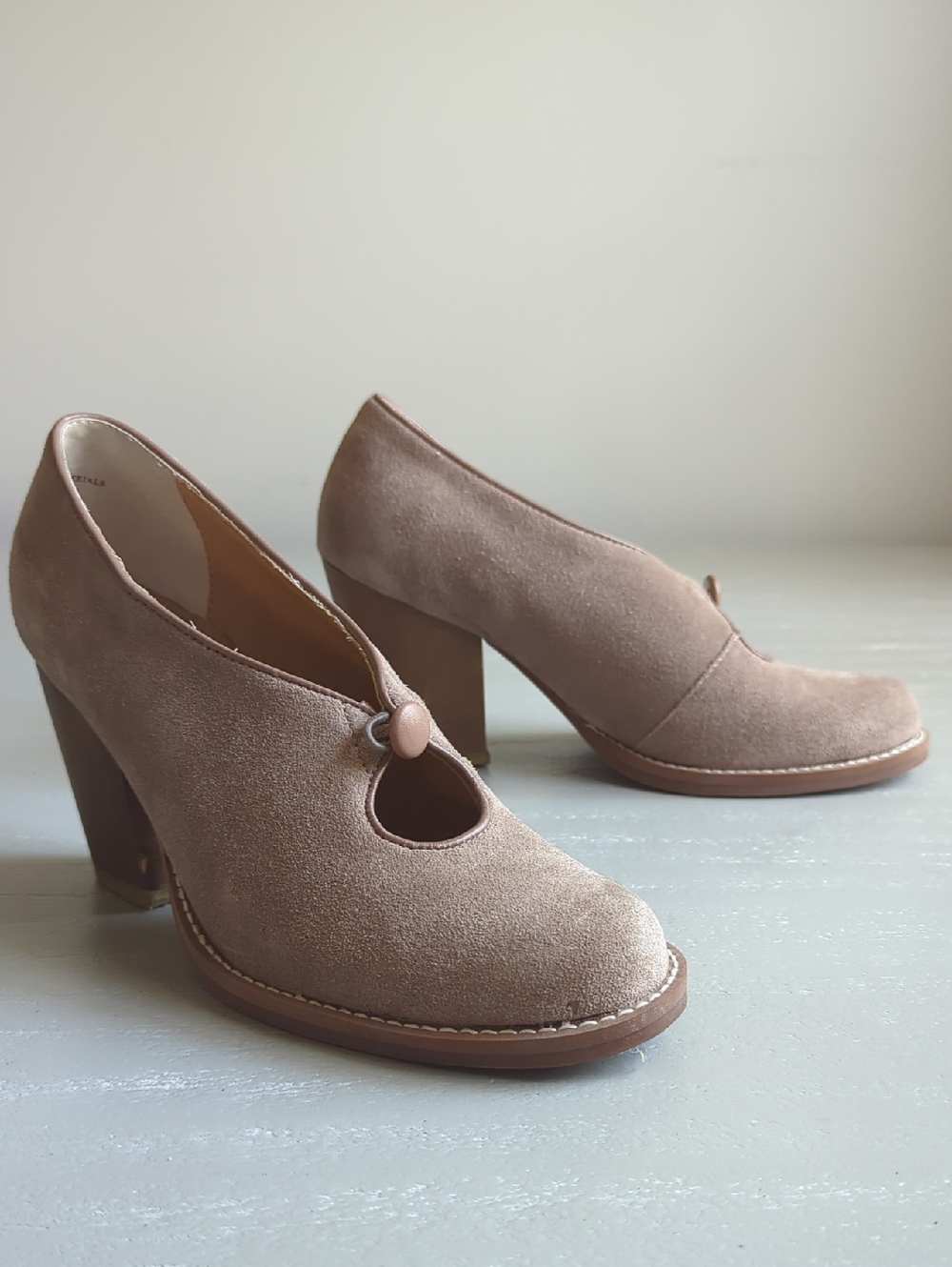 Anthropologie Latigo Flame Suede Pumps Tan size 7